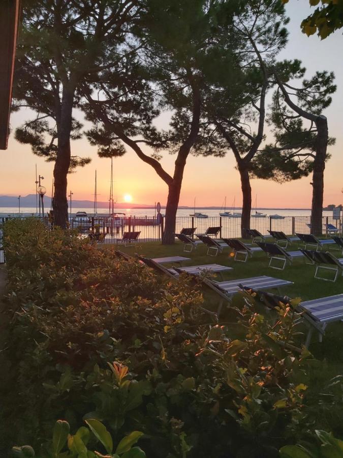 Villaggio Turistico Dei Tigli Паденге-суль-Гарда Экстерьер фото