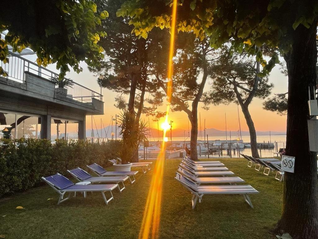 Villaggio Turistico Dei Tigli Паденге-суль-Гарда Экстерьер фото