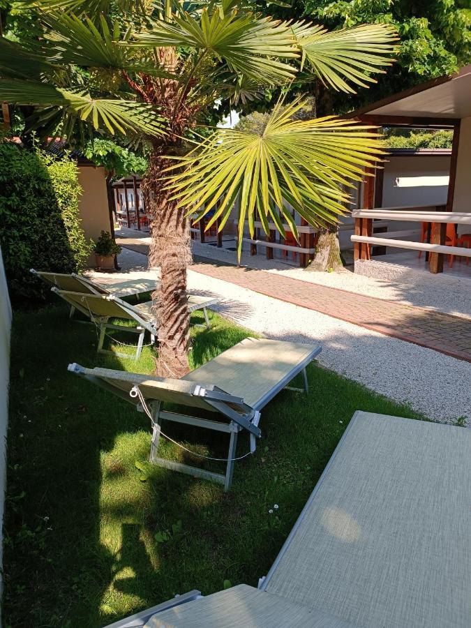 Villaggio Turistico Dei Tigli Паденге-суль-Гарда Экстерьер фото
