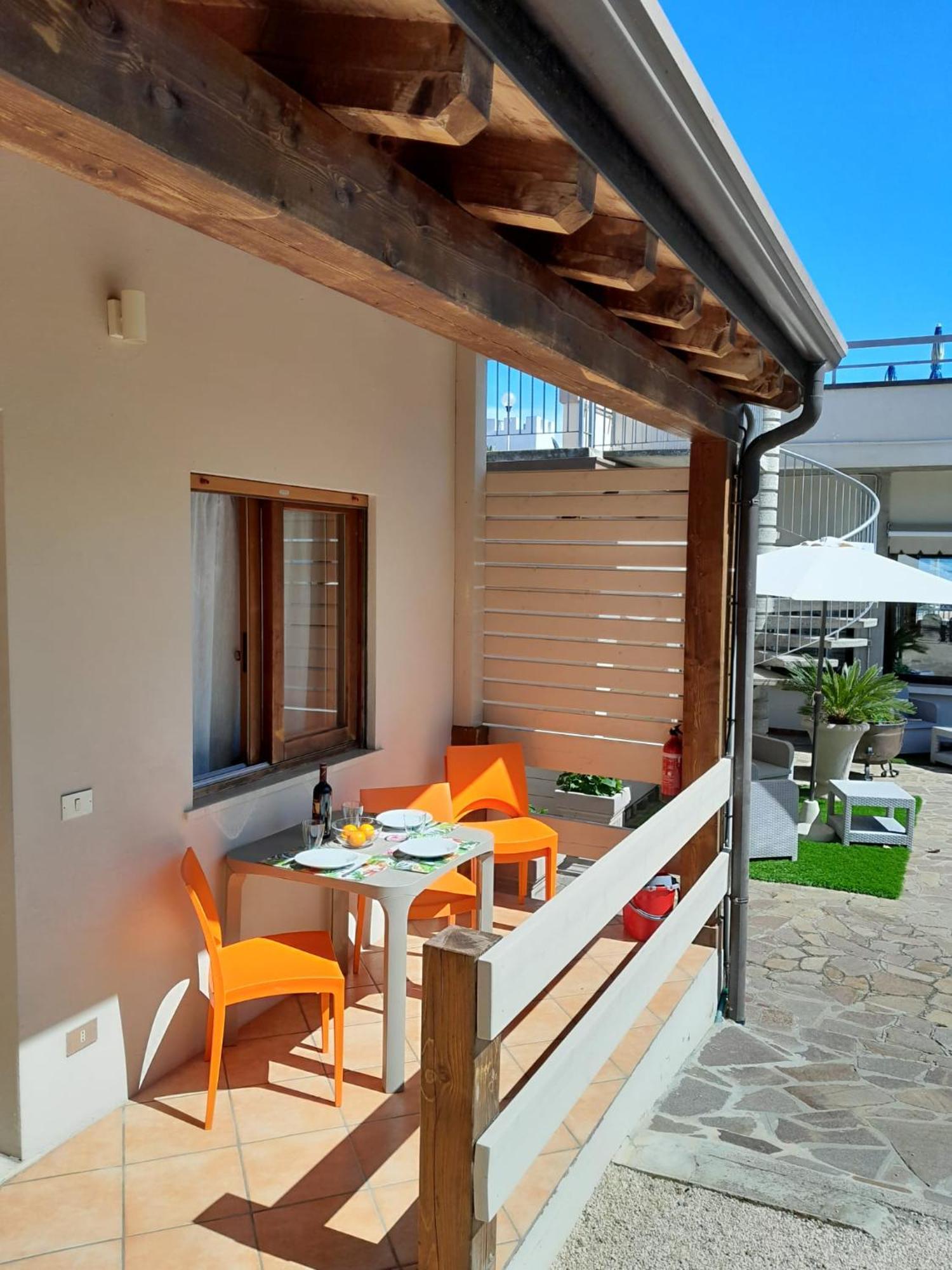Villaggio Turistico Dei Tigli Паденге-суль-Гарда Номер фото