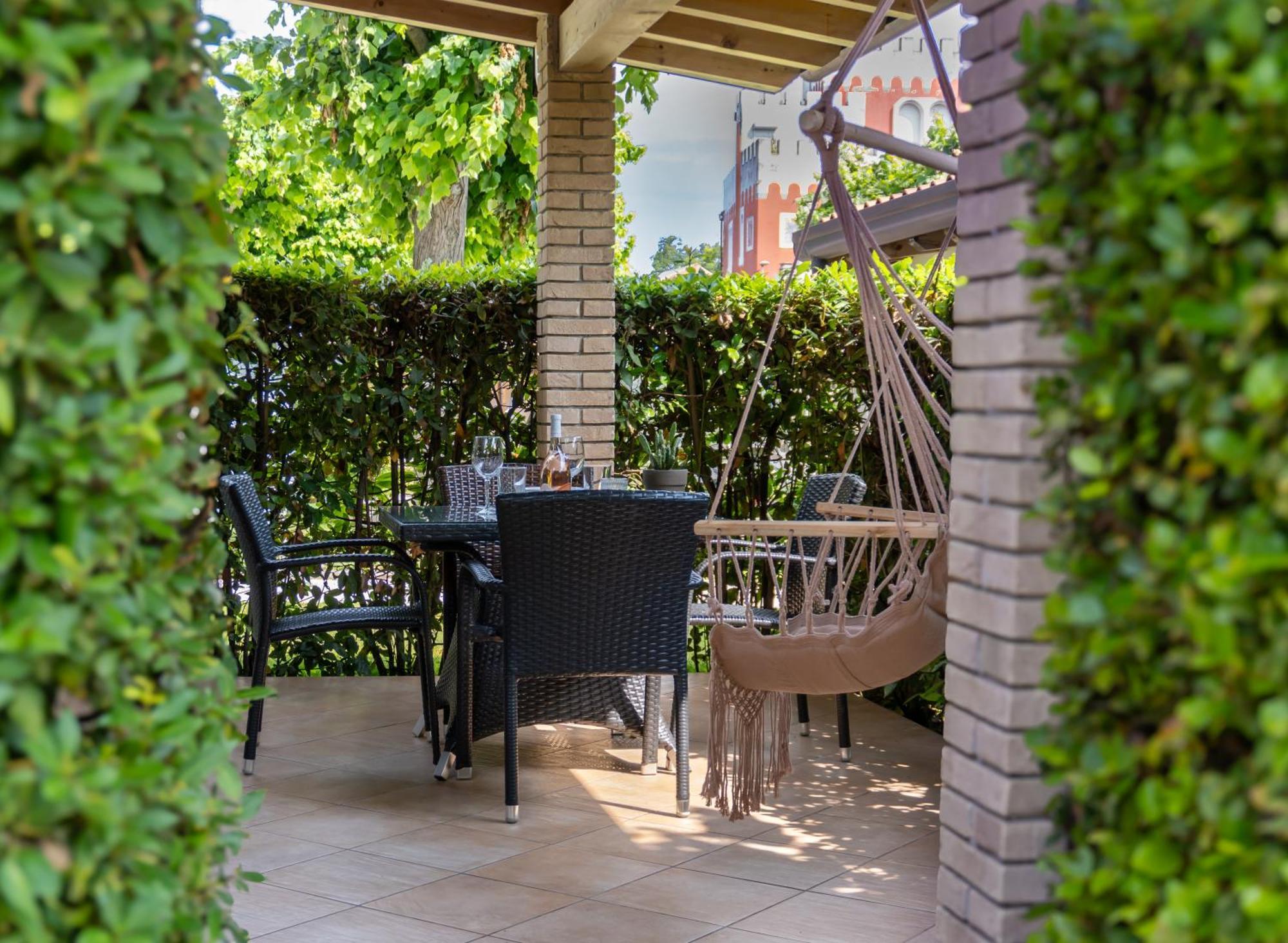 Villaggio Turistico Dei Tigli Паденге-суль-Гарда Экстерьер фото
