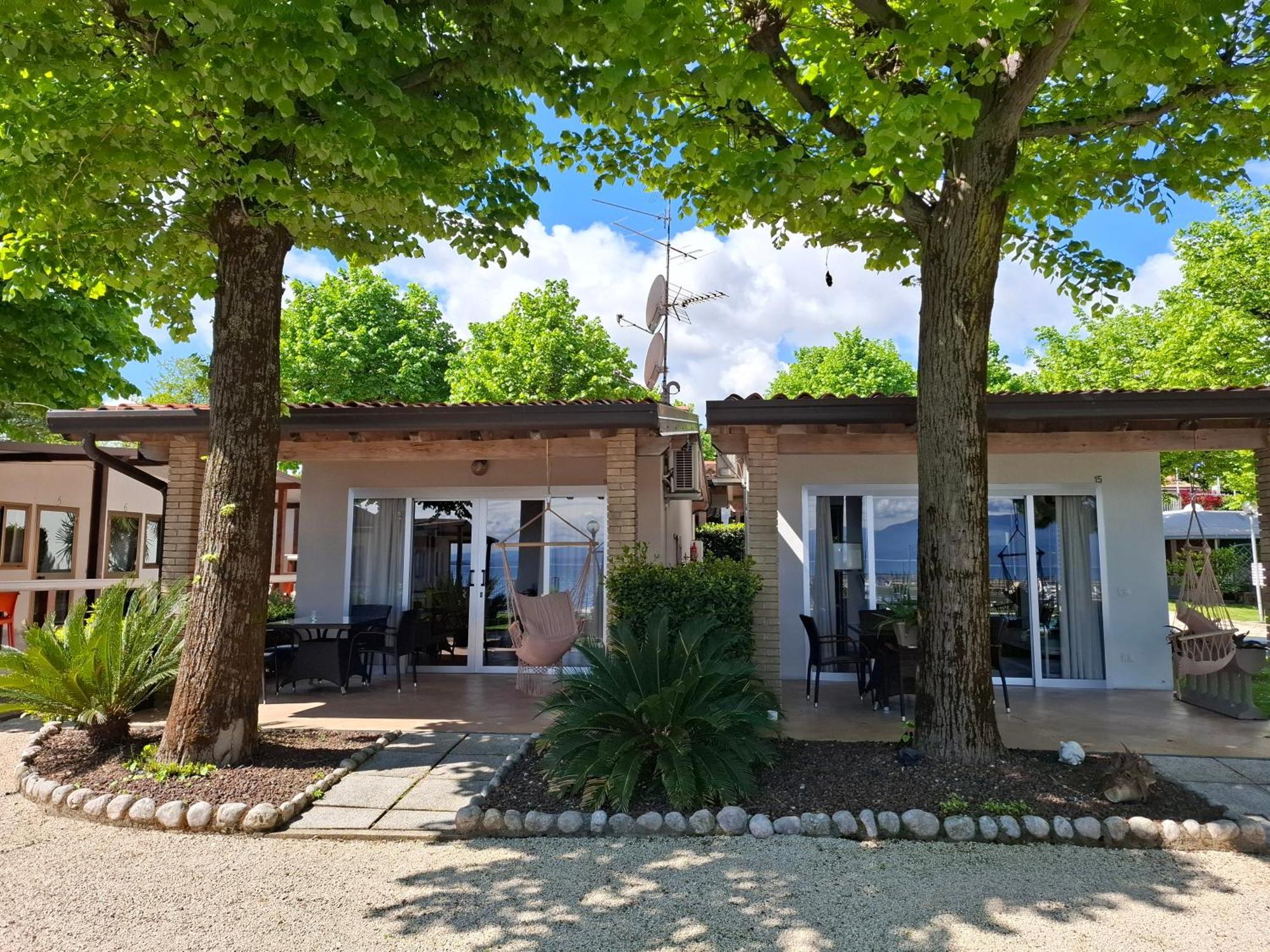 Villaggio Turistico Dei Tigli Паденге-суль-Гарда Экстерьер фото