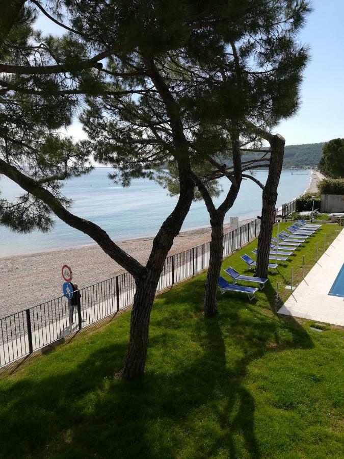 Villaggio Turistico Dei Tigli Паденге-суль-Гарда Экстерьер фото