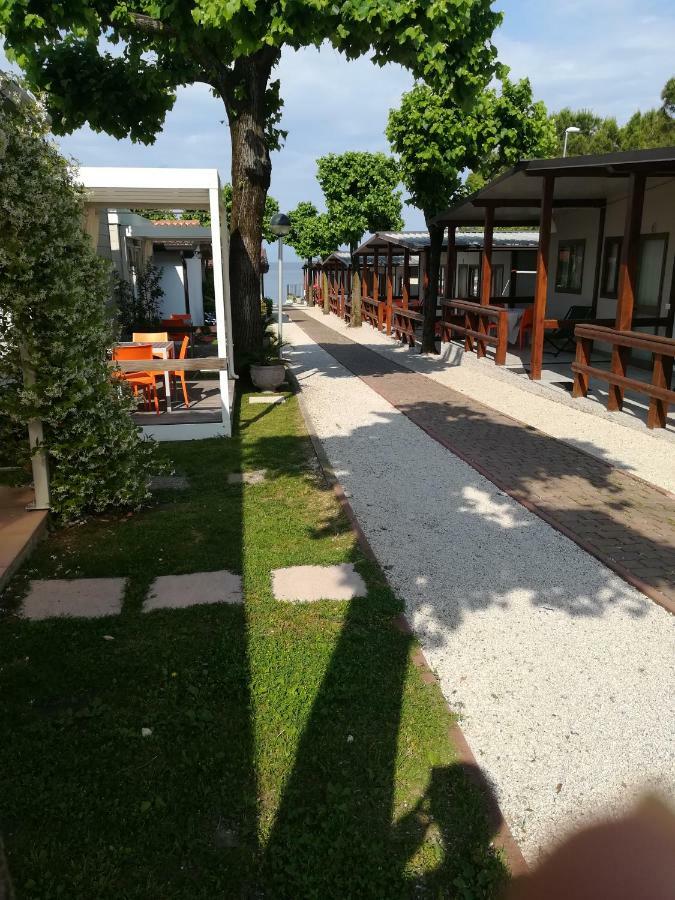 Villaggio Turistico Dei Tigli Паденге-суль-Гарда Экстерьер фото